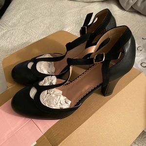 Journee Collection Pump Heel